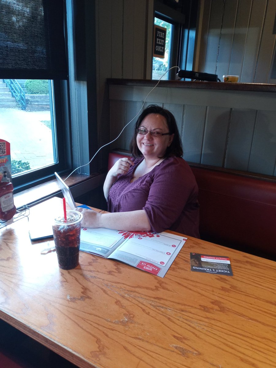 AshliWintrone's tweet image. Welcome back to chili's Kimberly!! #virtualfirstday #chilisdenton @jerrylpruitt @zekemol3 @Buch_Malinda @brianl28