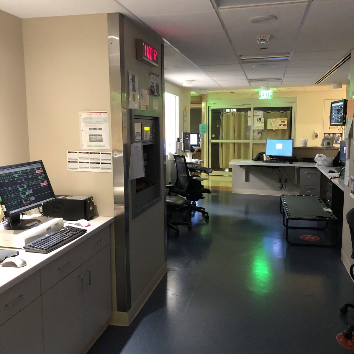 Portsofcalls's tweet photo. Surgical Critical Care Resident, University of Maryland Medical Center. Baltimore, MD, USA. Photo credit DT #medtwitter #callrooms #portsofcalls #comfy #wheresthebed #charmcity #oncallife https://t.co/KazX14xMol