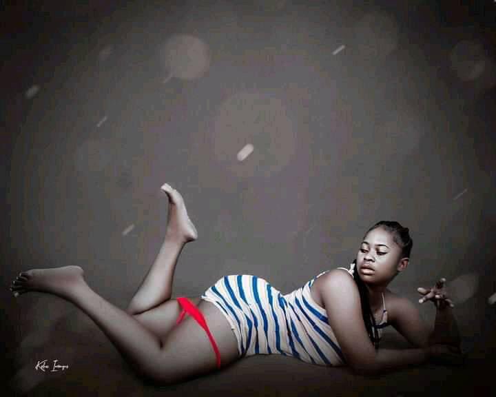 ValueTipps's tweet photo. Another oloriburuku lady celebrate her birthday in grand style. Is this now the new photoshoot trending style ?

 One observation is that they do this with a red pant. https://t.co/mYuNib4yuB