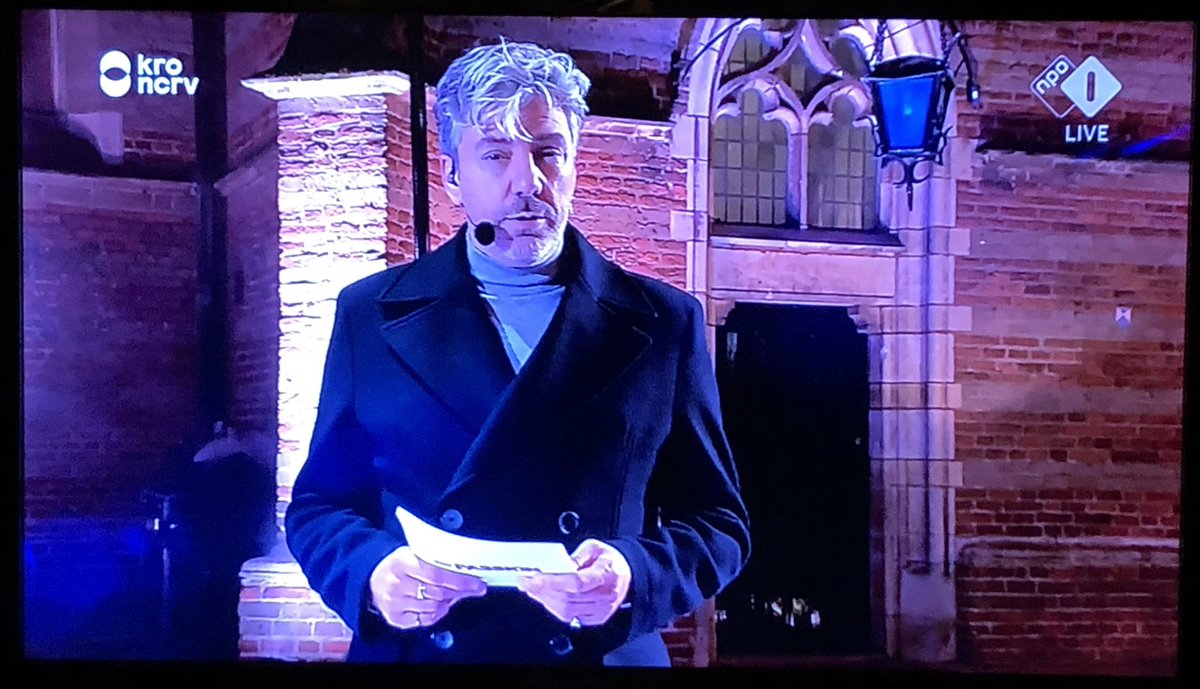 Akkerjvan's tweet image. Bewondering voor @ruuddewild die met veel gevoel voor zelfspot zegt “Een verteller die stottert, da’s niet handig.” 
Je doet het geweldig Ruud! 👌🏽🎤🙏🏼 #ThePassion @KroNcrv @NPORadio2