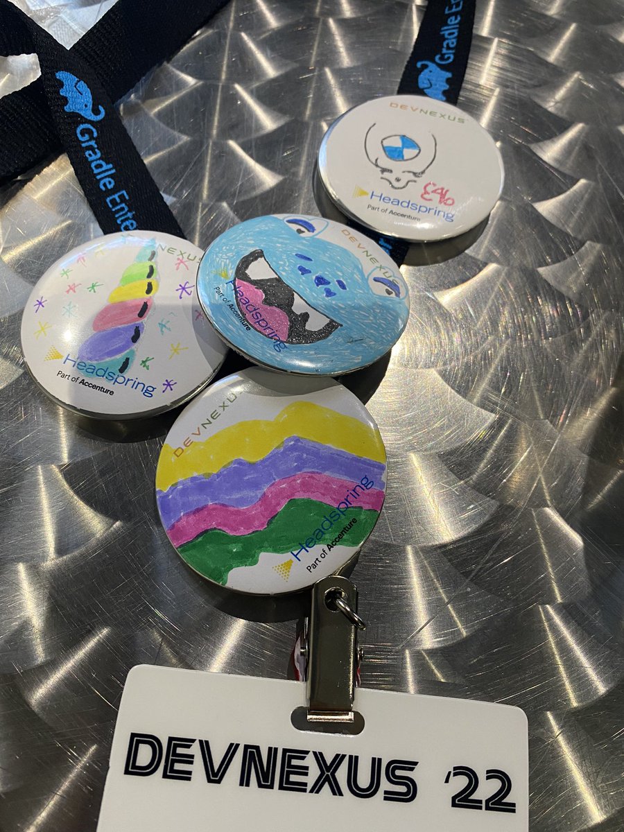 AquaBein's tweet image. Thank you @headspring! Love the creative idea of creating buttons and having some swag 🥰 #devnexus2022