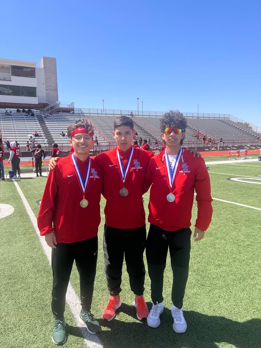 RachelleW1908's tweet photo. @samTracklife Day 1 District Track Meet Area Qualifiers
Esau takes the gold, Eddie takes the silver, and Martin finishes 4th in the varsity boys 3200!🥇🥈
#SamSideSamPride🔴🔵
#EastSidePride
#SHHSTrackLife🏃‍♀️
#StateBound🏆 https://t.co/XbPa8SvzTd