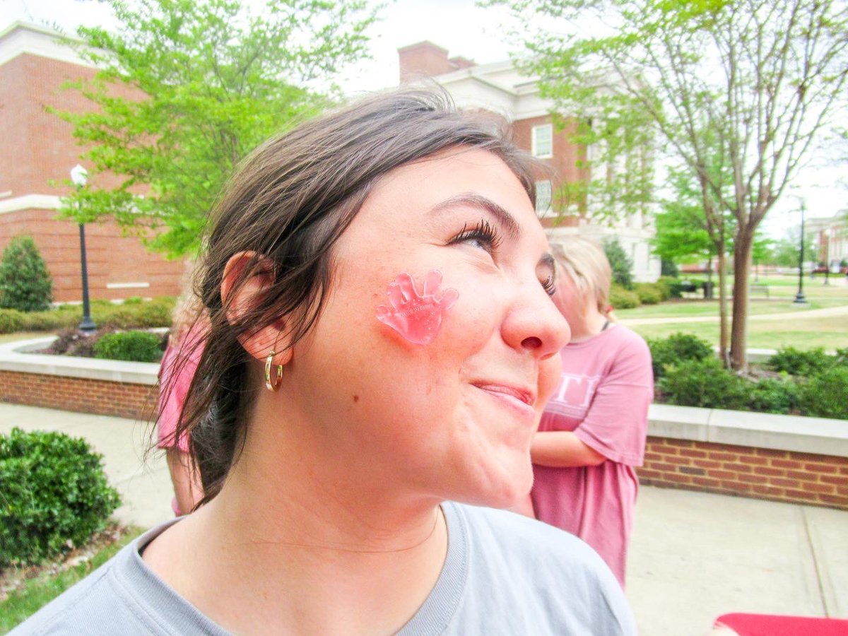 UA_BABH's tweet photo. Lended a hand to hunger and donated over 200 meal swipes yesterday! Such an awesome way to help out those on our campus who are food insecure. 

COME SEE US AGAIN on the Quad tomorrow from 11-1 for JNJ cups!!! #TOGETHERWECAN https://t.co/4RkyerF6Ti