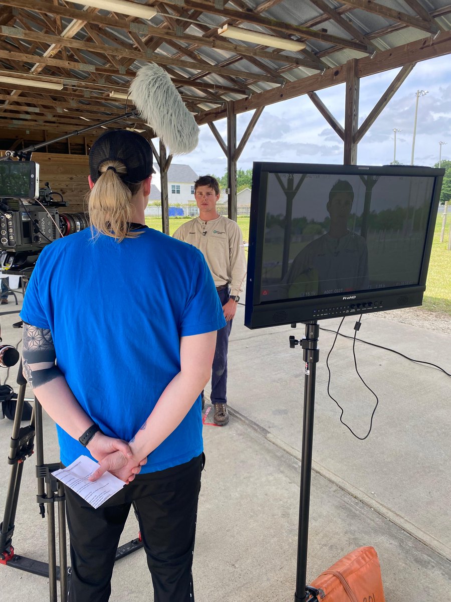 BerkeleyElectr3's tweet photo. Another day, another film crew! 🎥🎬

#BerkeleyElectric is proud to partner with @tridenttech's Electrical Line Worker program -- &amp; loan some of our talent for a promotional video shoot. ⭐

#PowerOn #WorkforceDevelopment #CoopCareers #Education #BerkeleyElectric #CHS #CHSjobs https://t.co/pEwmNbzI0X