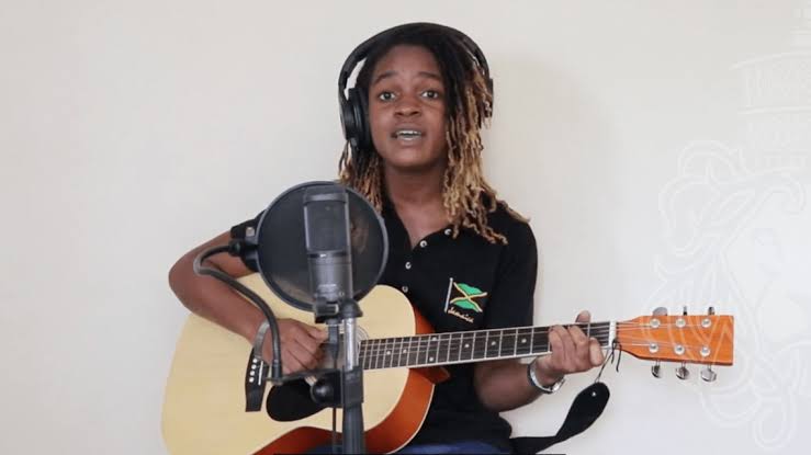 On #AcousticThursday tonight we enjoy the mellow sounds of <a href="/originalkoffee/">Original Koffee</a> 🎶 What's your favourite Koffee tune? <a href="/MuzikalSheriff/">The Decks Officer!</a> #CeaseNSekkle
