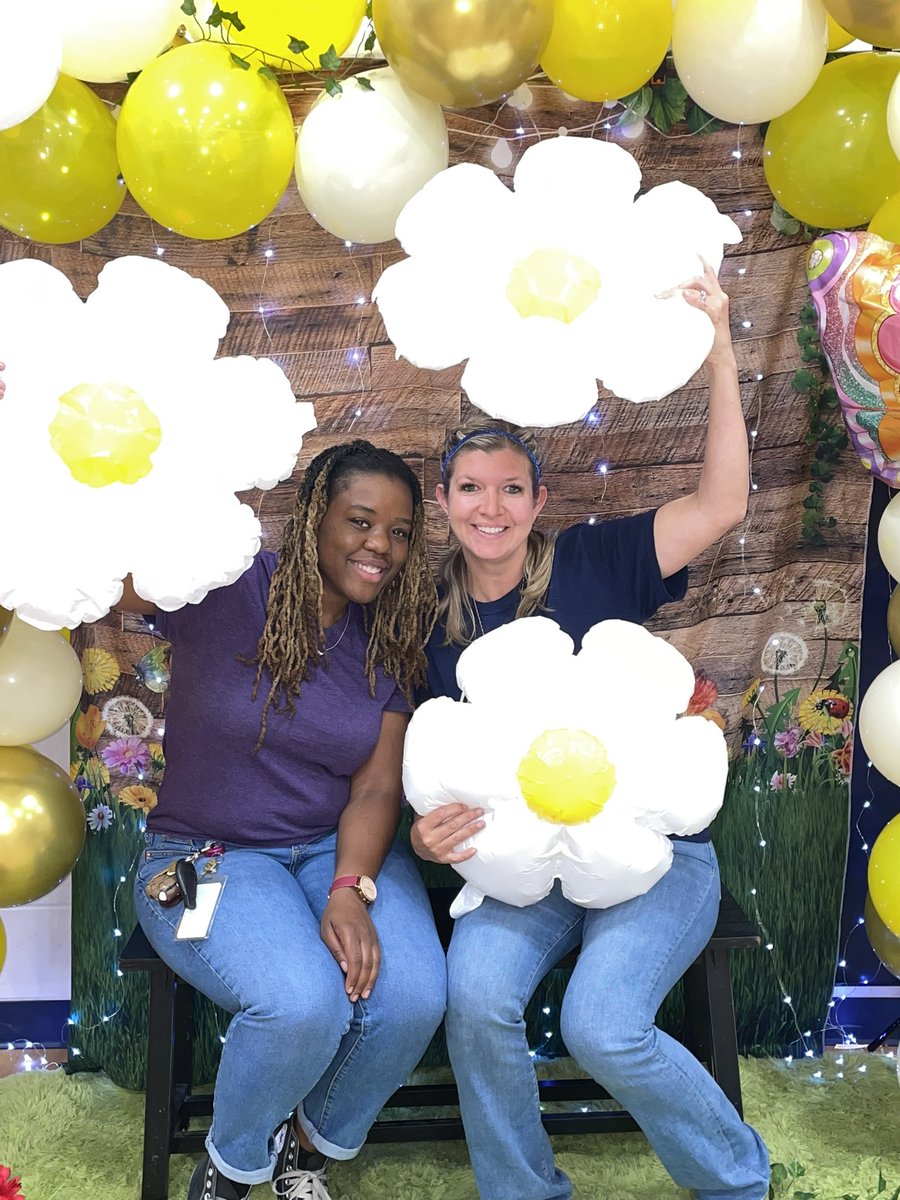 WalkerMelissa81's tweet photo. Bryant really knows how to throw a fun Spring Party!!!! So much fun!!! https://t.co/F5Iw0LM83Y