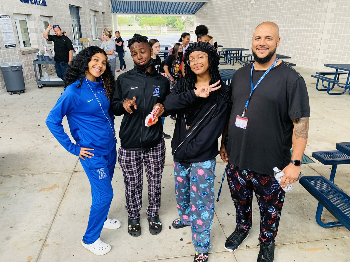 AncloteSharks's tweet photo. Pajama Day at the ‘Clote!
#SpringSpiritWeek2022 https://t.co/Gr7JUhesnD
