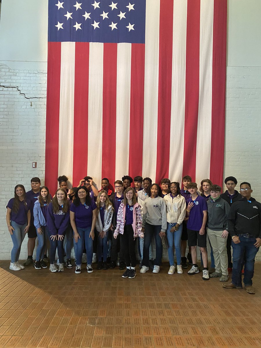 Mrs_C_MSA's tweet photo. Successful trip to the @WWIImuseum, now onto lunch at the river walk before heading back to school. Great job to these kids for representing @msa_w so well! https://t.co/vEeT9Qlx52
