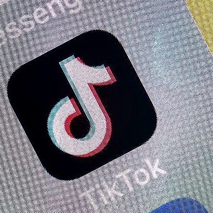 AgenceApiawer's tweet image. En tant que Responsable de Marque, quelle devrait être votre stratégie marketing sur TikTok?
. 
#TikTok est hype. 
J&apos;ai compris.
. 
Devriez-vous avoir une stratégie TikTok?
Absolument.
. 
Cela ne signifie pas que toutes les entreprises doivent s&apos;y précipiter et y bruler leurs bud