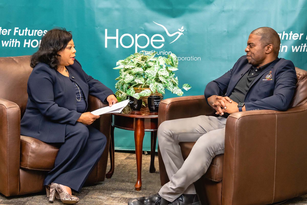 HopeCreditUnion's tweet image. ❗️ICYMI: HOPE’s 2022 Annual Meeting was held on 3/29. Special guests included WLBT’s @MaggieWade &amp;amp; @BravoTopChef star &amp;amp; newly appointed @HopeCreditUnion Brand Ambassador, Chef Nick Wallace. This collab is another step toward empowering Black business owners in the Deep South!