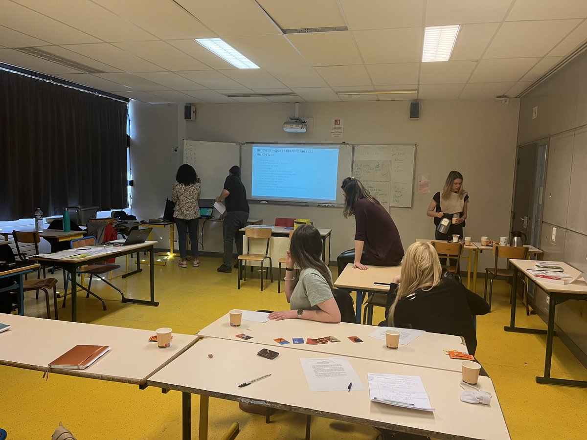 MmePeron's tweet image. Riche journée de formation ce jour autour de la place du CPE dans les #instances ! Posture, éthique, place des élèves et des parents, notion de tenir conseil … Merci à @LycLaTournelle pour l’accueil de qualité !
