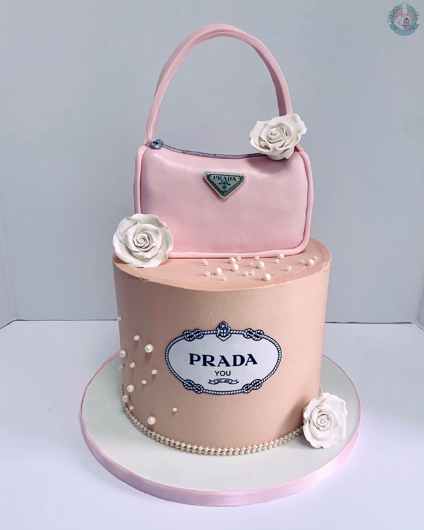 LADY DIOR Purse Cake | Handbag cakes, Purse cake, Luxury cake