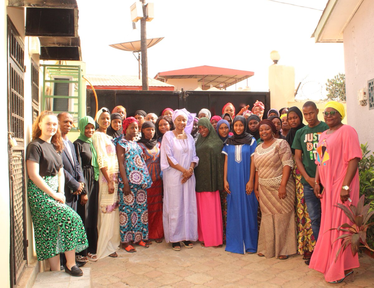 FITIMABFGN's tweet image. Lancement de la 1ère phase de formations de notre microprojet « Émancipation des femmes » financé par le #ProgrammeCLE. 
Pendant 3 jours, les femmes bénéiciaires seront formées sur leurs droits et ceux de leurs enfants.

#formation
#émancipation
#droits