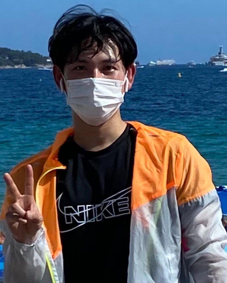 임시완 진짜 너무 웃긴 사람인듯
칸영화제 초청받으면 레카샷, 턱시도샷 올릴법도한데 
임시완은 현지에서 임시완샷 런닝샷 딱 두개 올리고 돌아옴..ㅎ