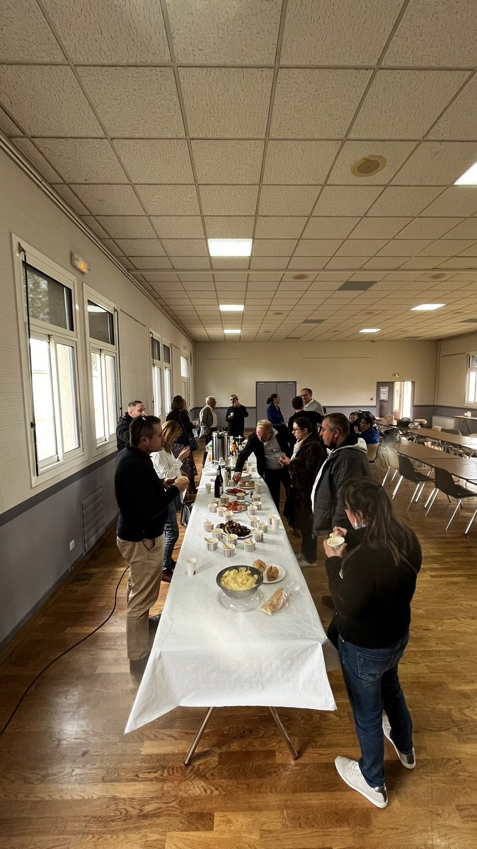 JulieDejammet's tweet photo. @actyval organisait une journée de
travail en présence de l'équipe Expérimentation territoriale contre le chômage de longue durée (#ETCLD) en vue de l'habilitation du projet Territoire Zéro Chômeur de Longue Durée Touraine Val De Vienne (#TZCLD).

 #TerritoireDuBouchardais https://t.co/zQPCIcweEa