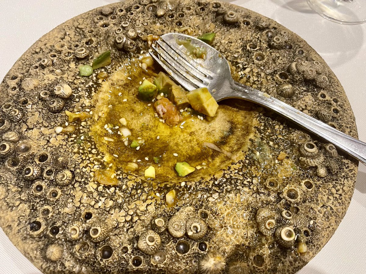 ManuelPonceSan1's tweet image. En este plato, inspirado en el mar y que te recuerda a la saga ‘Piratas del caribe’, había un espectáculo de tartar de atún… de la mano de ⁦@AlboradaRestaur⁩ y su maestro ⁦⁦@David_Alborada⁩ 
Magnifico trabajo en la cocina y trato, como siempre.