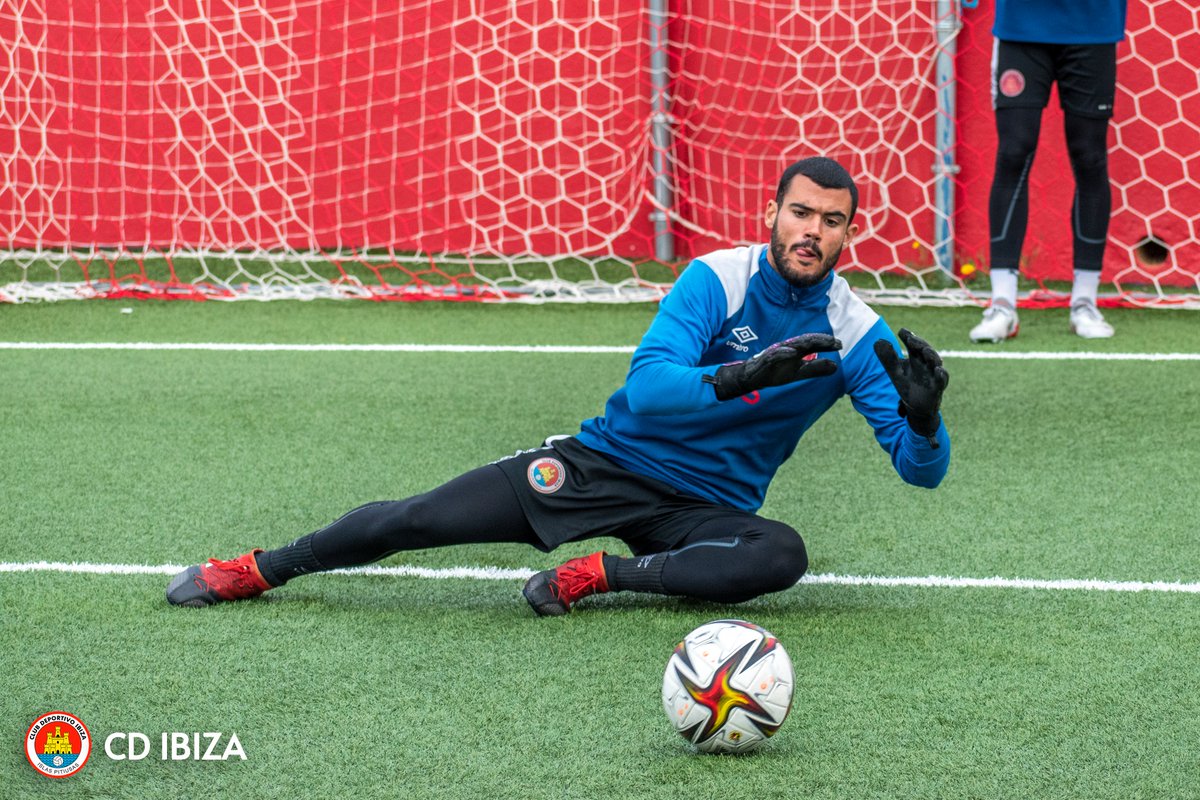 sdibizaip's tweet photo. Feliz día compañeros! ⚽️🧤🥅
@marcos_cont1 
@miguedelaosa01 
@danimar_28 
@PolFresneda 

#DiaInternacionalDelPortero https://t.co/UoHoyGZAlI