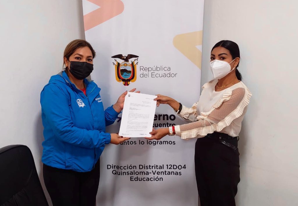 EducacionZ5_Ec's tweet photo. [HOY] Desde @EducacionZ5_Ec se realiza la posesión de Mayra Raquel Del Valle Abad, como directora Distrital de Quinsaloma-Ventanas, mediante trabajo coordinado cumpliremos objetivos orientadas en beneficio de la comunidad educativa. #EncontrémonosPorLaEducación https://t.co/Efw0Ncc3w2