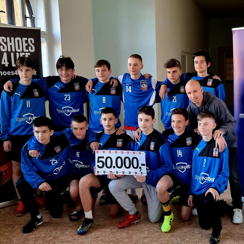 FIFPRO's tweet photo. Czech player union @CAFHCZ is donating their 2022 membership fees to support young Ukrainian footballers who sought refuge in the country.