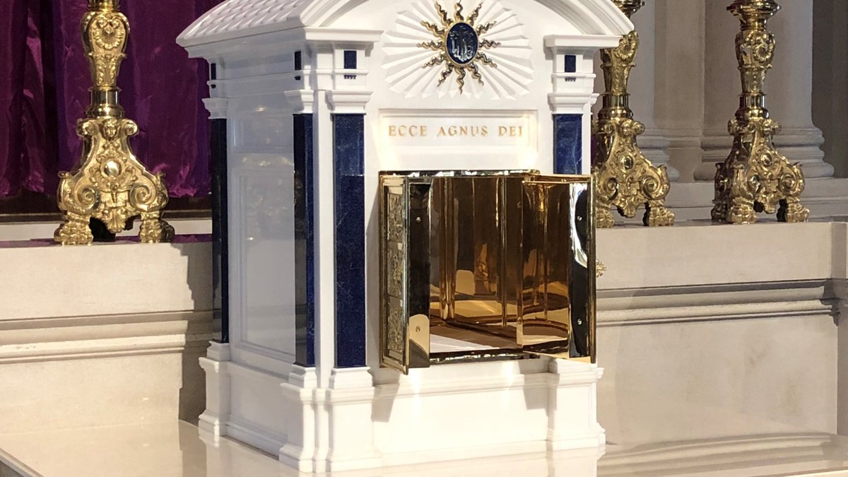 The tabernacle stands empty as the Paschal Triduum dawns. Without the ministry of priests, it would never be filled again. #HolyThursday #prayforvocations