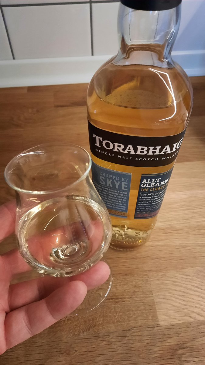Th_Dietrich's tweet photo. First time. @torabhaig,
heavily peated from #Skye
Sehr komplex und extrem gut gelungen.
#singlemalt 🥃
#maltsofscotland 🏴 https://t.co/HKzYwDFLVN
