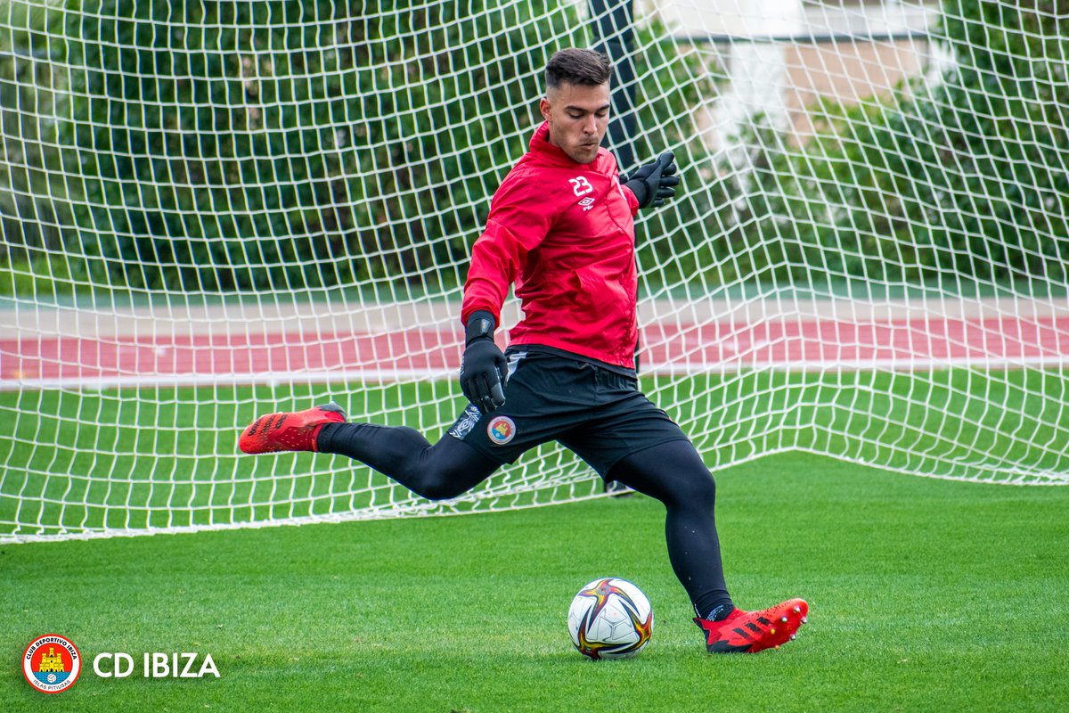 sdibizaip's tweet photo. Feliz día compañeros! ⚽️🧤🥅
@marcos_cont1 
@miguedelaosa01 
@danimar_28 
@PolFresneda 

#DiaInternacionalDelPortero https://t.co/UoHoyGZAlI