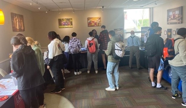 EasternNazarene's tweet photo. Students were able to connect with employers about internships and summer employment opportunities this past week at the in-person career fair hosted by our Center for Student Enrichment and Career and Professional Development teams. https://t.co/WJ3CBimhhu