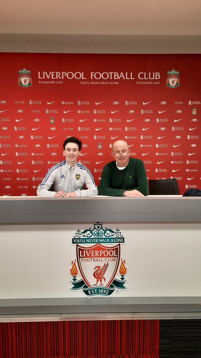 sonpelado's tweet photo. Este chico de 16 años es James Akrag, Francés-Marroqui que firmó este jueves su primer contrato con el Liverpool de Klopp.
¿Lo curioso? Fue vestido con ropa de Boca Juniors!🤯 https://t.co/2N0zww6SQx