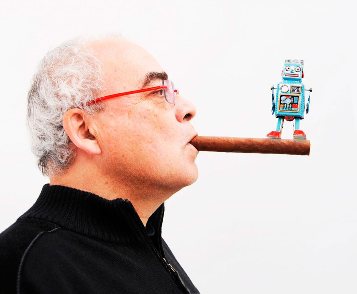 CreacionHibrida's tweet photo. Leonel Mura, pionero del arte basado en las máquinas. Su ingenio ha creado robots pintores, instalaciones interactivas, pinturas y esculturas   de “enjambre”, proyectos basados en la robótica y la inteligencia artificial.  #artecomputacional https://t.co/fSHGUI6OPA https://t.co/jGgfbh24DR