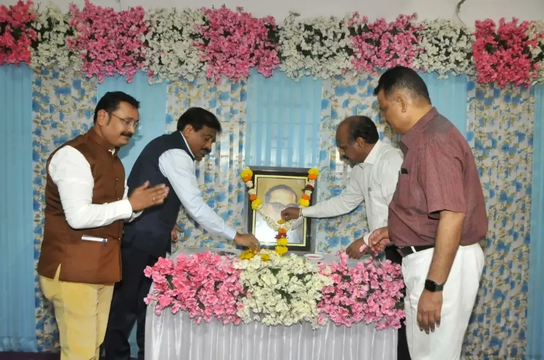 जीवन जगण्याची प्रेरणा म्हणजेच डॉ. बाबासाहेब आंबेडकर -जिल्हाधिकारी सुनील चव्हाण

कार्याप्रती प्रामाणिक राहून जनसेवा करण्याचे आवाहन

सविस्तर:facebook.com/10703099696853…