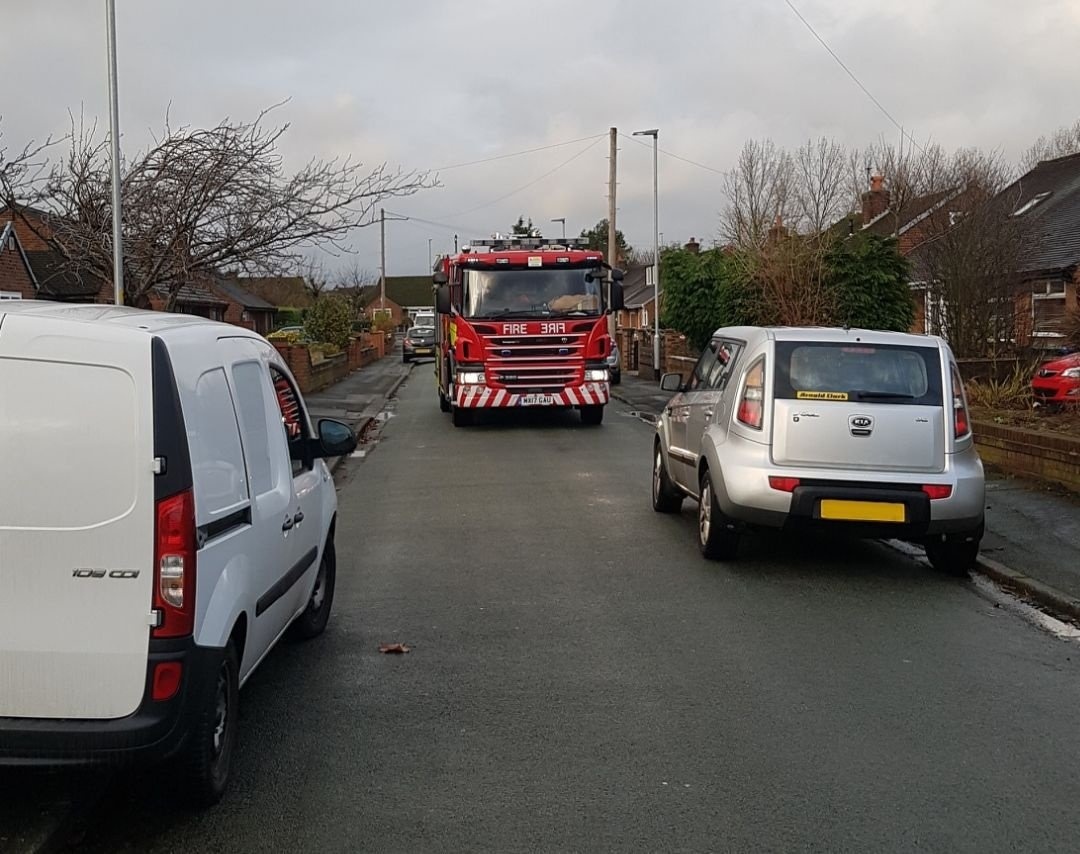 Visiting family and friends over Easter? 

Think before you park...can a fire engine get through?

➡️ orlo.uk/HUTaB
