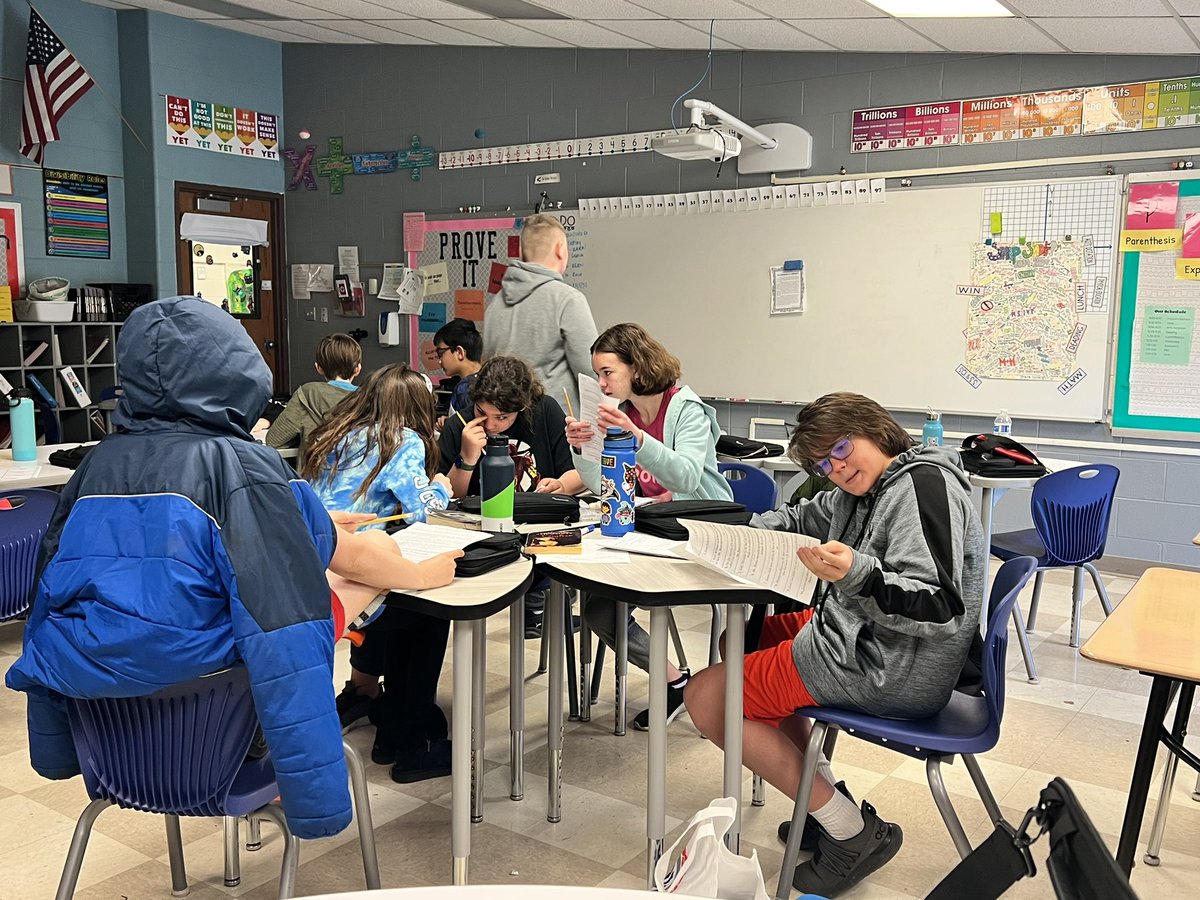 mrs_kern's tweet photo. Solving the kidnapping of Mr. Banks during reading today! #problemsolving #channahonpride #readingclues #criticalthinking #makelearningfun https://t.co/DkTxx6kLXr