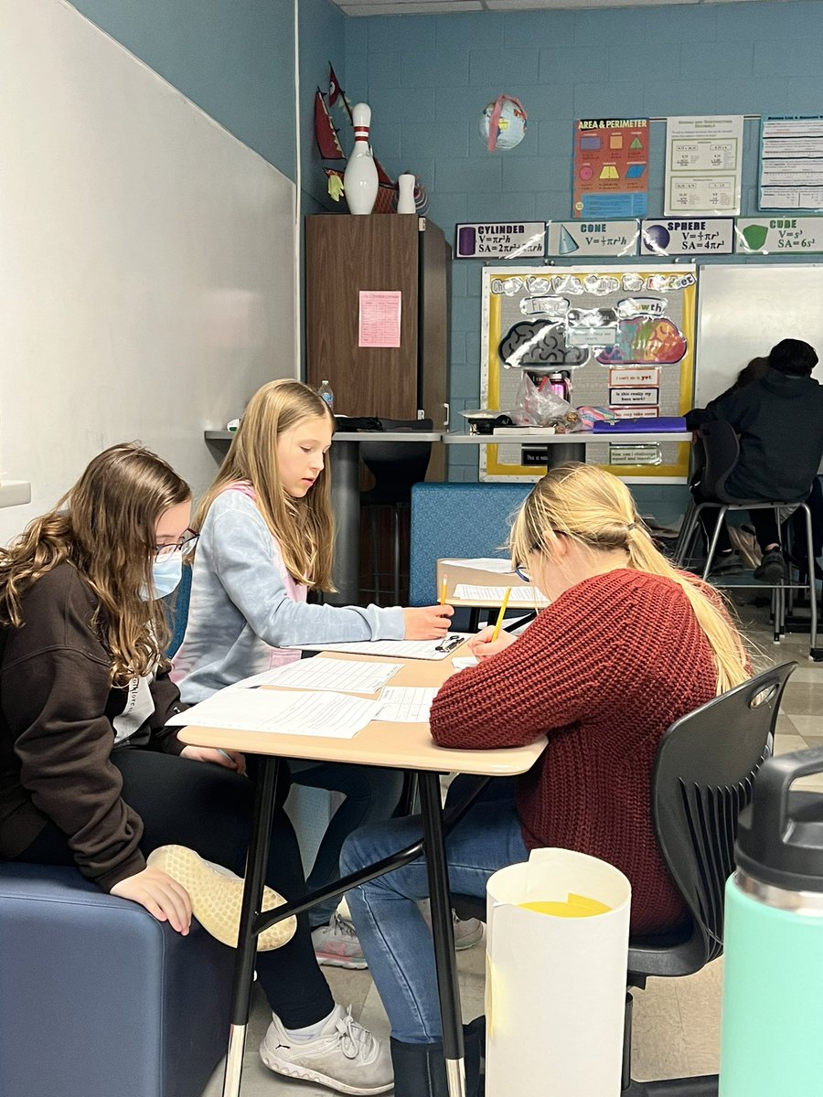 mrs_kern's tweet photo. Solving the kidnapping of Mr. Banks during reading today! #problemsolving #channahonpride #readingclues #criticalthinking #makelearningfun https://t.co/DkTxx6kLXr