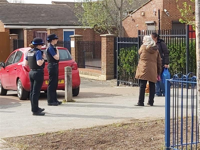 KentPoliceAsh's tweet photo. The #ProblemSolvingTaskForce have been out engaging with the community in #Stanhope, including getting our hands dirty in helping a new resident paint her fence! Anyone else up for a chat and paint? #SaferSpring https://t.co/6HSA6q2epO