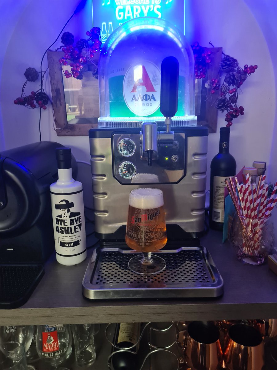 gazwilla's tweet photo. First time trying this on the blade and it's a lovely pint. Kick off the bank holiday in style π» #alfa #blade #ooooaye https://t.co/pRNEjn3Hx2