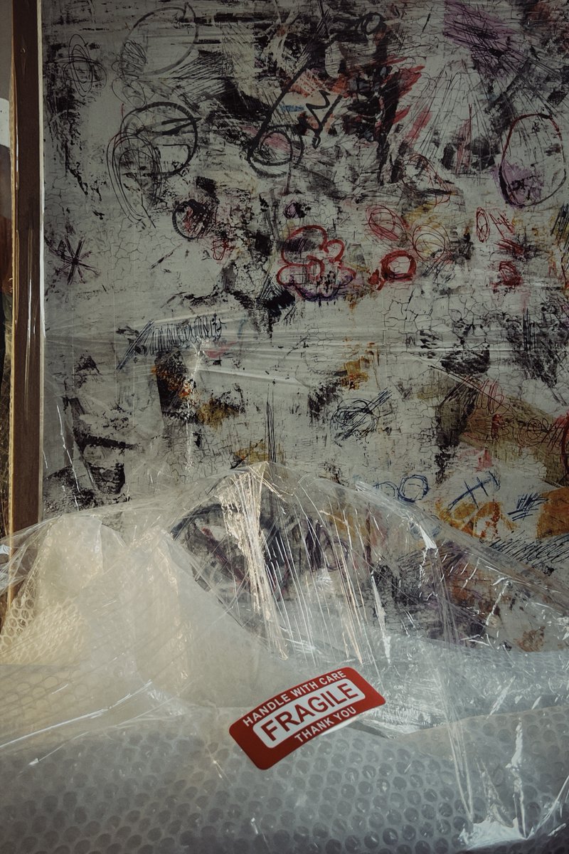 zroysron's tweet photo. This abstract icon was on a journey. It arrived in my friend's studio in Kyiv on February 24, when the war started. My friend had to leave the city rapidly, and the icon stood there abandoned for more than 40 days of bombings in constant fear of being destroyed. #UkraineRussiaWar https://t.co/nUDCnzOLim