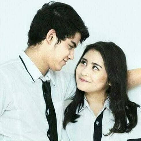 ShopeeNeng's tweet photo. 😭😭😭 masih nyesek banget bestie kek gak percaya mereka 1 frame huaaaa

#aliprillybertemu https://t.co/2RrB5qeGYe