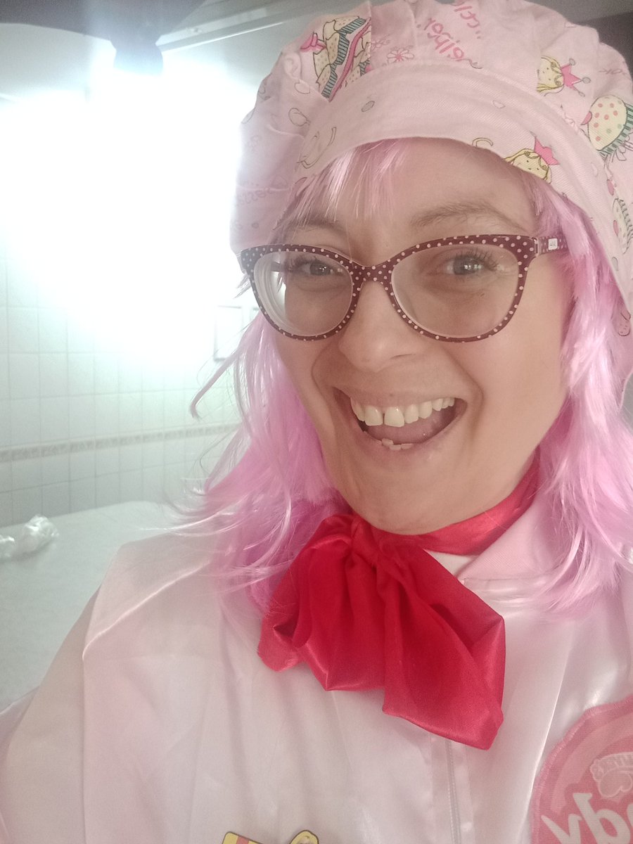 LynseyAROSEJoh2's tweet photo. #gulliversfun
Come to the crazy Cookery school at Gullivers Kingdom Matlock Bath and have fun cooky decorating...with our team! https://t.co/QyiiqQjs95