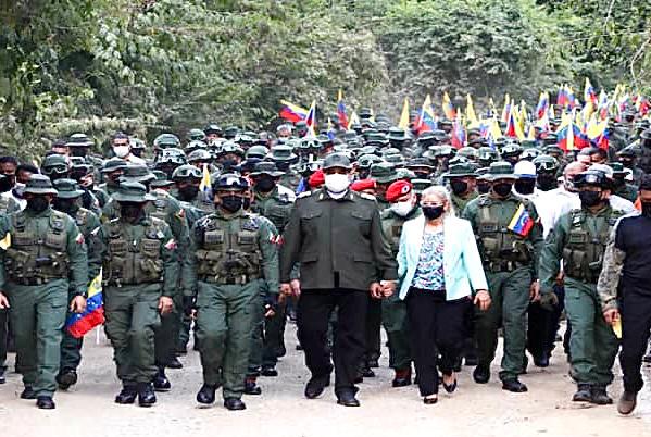 dhernandezlarez's tweet image. El CEOFANB y el SDT felicitamos a nuestro Comandante en Jefe combativo @NicolasMaduro quien con su liderazgo a toda prueba, ha sabido empuñar su espada en la defensa de las garantías constitucionales en favor del pueblo durante 9 años de victorias.