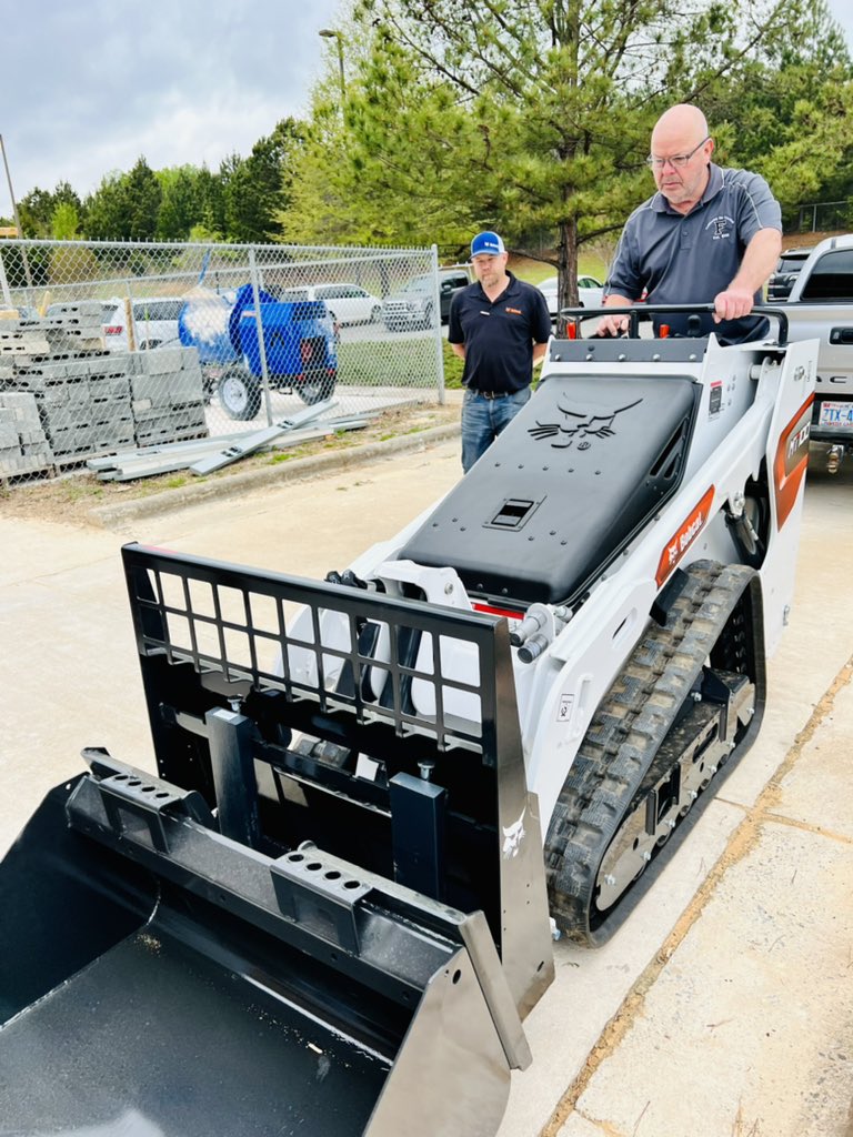 ForestviewCTE's tweet photo. Looking forward to returning from spring break to start new construction class projects with this shiny new piece of equipment! #cteworksforme https://t.co/SVWhxJUUVX