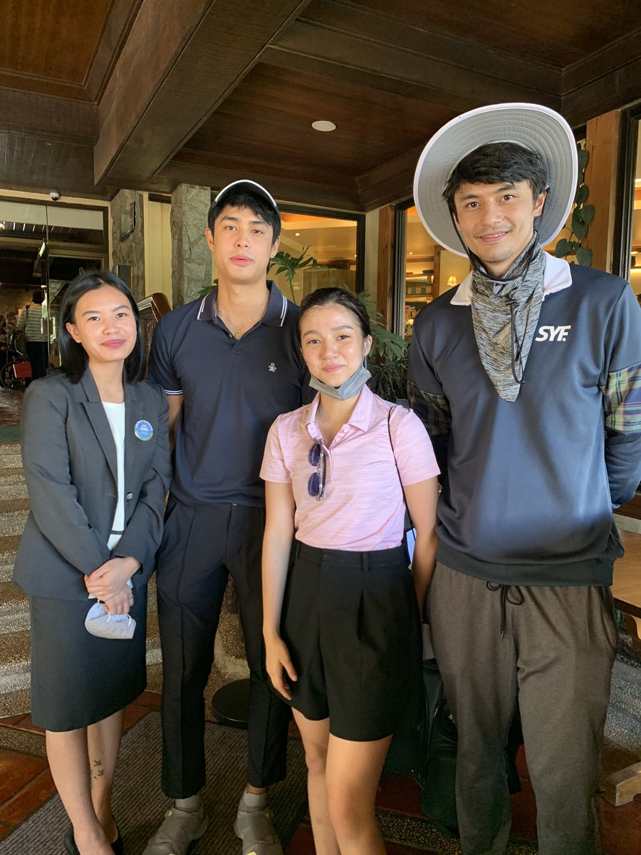 Donny with Belle, Kuya Tursdaza and a fan/employee 💙

#DonnyPangilinan | DonnyPangilinan @donnypangilinan