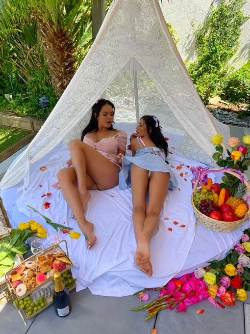 Almost ready to cum for a picnic? @realdaisymarie &amp; I have something special for you tomorrow  ☀️🧺💦 https://t<a class="tags" href="/tag/realdaisymarie">@realdaisymarie</a>