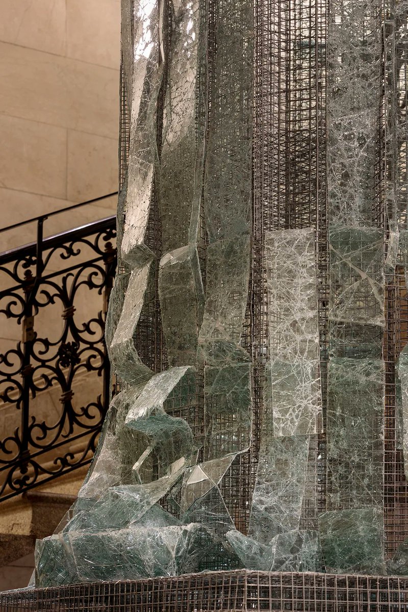 Edoardo Tresoldi's installation 'Monumento' opens the Chipperfield-restored Procuratie Vecchie with a timely message on fragility 

arcnct.co/3rpMitG

#EdoardoTresoldi #ProcuratieVecchie @tresoldiart