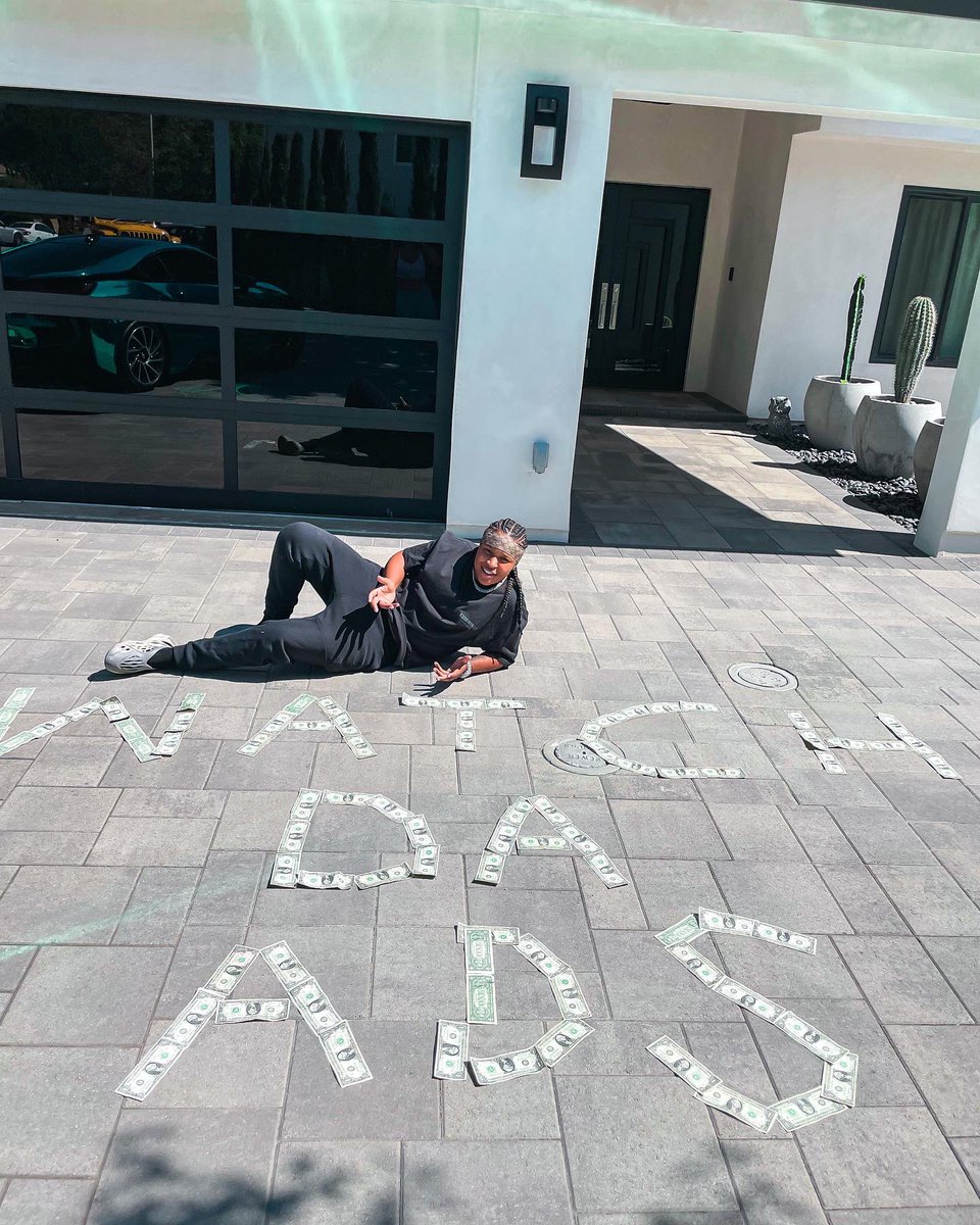 youngezee's tweet image. I just want to thank God and my Supporters for getting me my FIRST HOUSE!! I’m forever Grateful and I promise to never take y’all for granted! I would not be here without y’all !HOUSE TOUR👇🏽 youtu.be/B6AmP0pdCc0