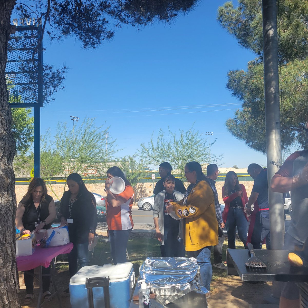 rms_stuco_ldr's tweet photo. 💙🧡 Ending the week with a cookout for our RMS Familia. 🧡💙 Thank You Admin!! @TheRebellion_DM  @DannyBustos14 @YMRebels @rivette3 https://t.co/WwGNnmTXcG