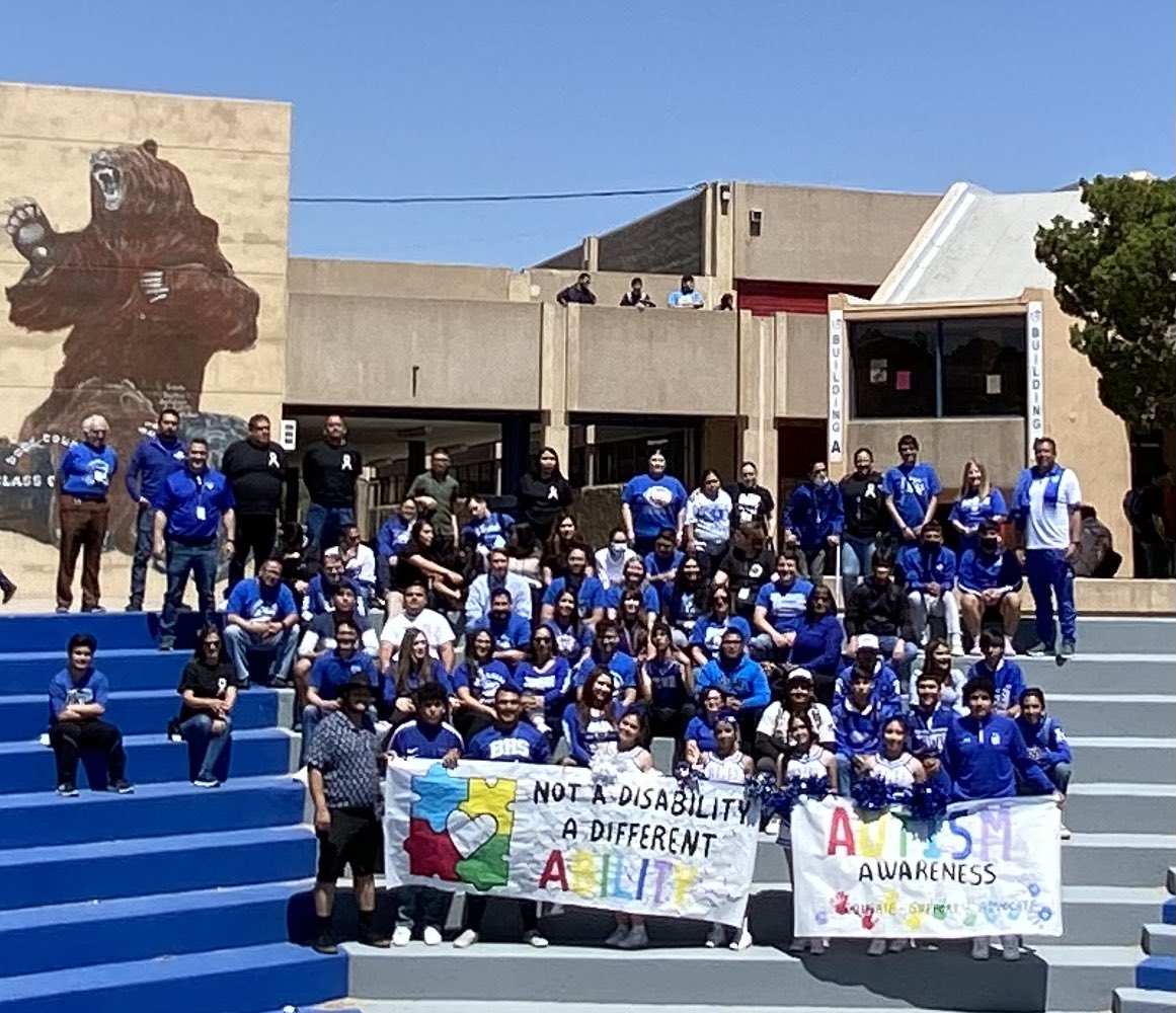 NuriRobles1's tweet photo. In a world where you can be anything- Be Kind. Every Oso has a piece of our hearts. 💙💛❤️💚 #WeAreBowie @FJORDAZ https://t.co/1gihRYbM0a