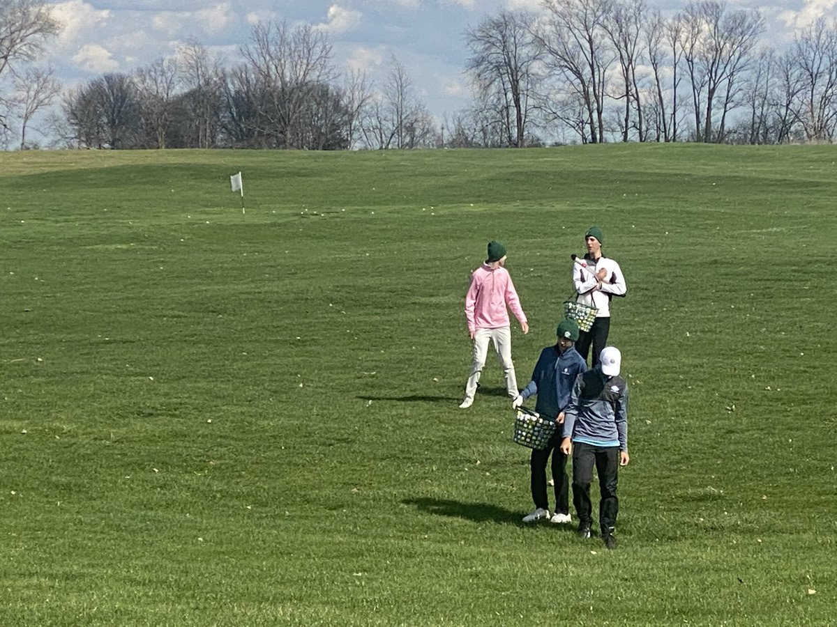 ZionsvilleGolf's tweet photo. 30-40mph winds? No problem! Pick up our own golf balls? No Problem! 

Using the windy conditions to improve flighted wedge play? No problem! 

Getting better everyday! #zionsvillegolf #wedgework #indianahsgolf https://t.co/ccQeGGsJfu