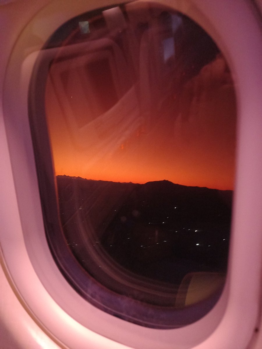 DebSingh_Fiji's tweet photo. 5am touchdown in 🇫🇯 after an 11 hour flight from San Francisco &amp; we were greeted by this incredible Fijian sunrise over Nadi. Vinaka @FijiAirways for the fantastic service &amp; superb meals! #spiritoffiji
#bulaspirit #fijiansunrise🌺🇫🇯🇫🇯 #thankfulgratefulblessed https://t.co/8Y6DQC3S2k