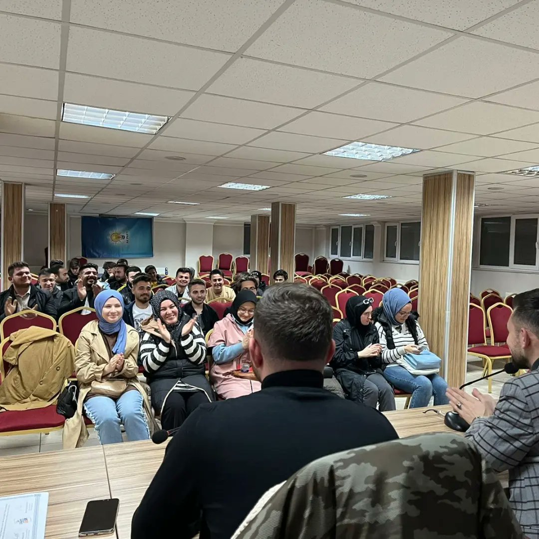 Haftalık Olağan Yönetim Kurulu toplantımızı İl Gençlik Kolları Başkanımız Sn. <a href="/KemalToprak1/">Kemal Toprak</a> 'ın riyasetinde gerçekleştirdik.