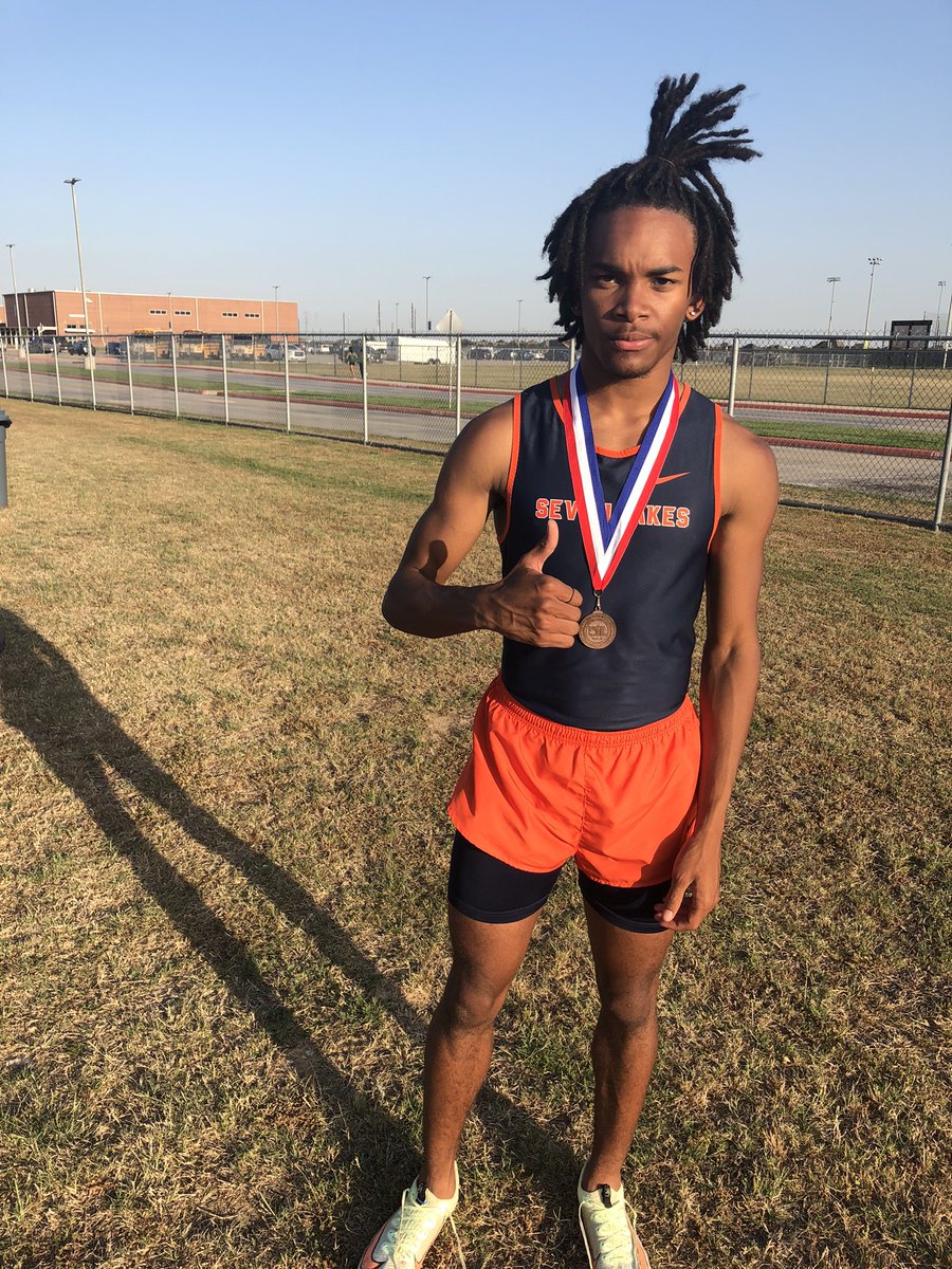 SpartanTrack_XC's tweet photo. Devin Wright 3rd in 19-6A 110 Hurdles https://t.co/yNHz3RDaoU